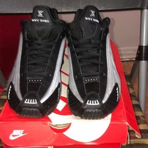 Nike Shox Mens Black/Silver Size 8.5 Like New Worn A Few Times Has Original Box